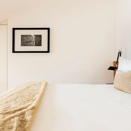 Plum Guide - Sterling Brass Apartment *