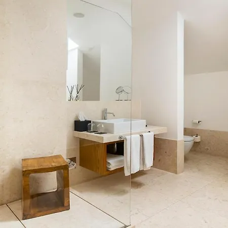 Apartment Plum Guide - Sterling Brass Lisbon
